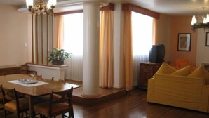 Deluxe Suite, 2 Bedrooms | Living room - Seneca 443 (Mexico City)
