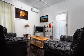 Standard House (Blue Crane) | Living room
