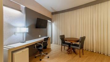 Quarto casal superluxo | Frigobar, cortinas blackout, Wi-Fi de cortesia, roupa de cama