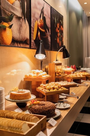 Free daily buffet breakfast. Suntory Business Hotel