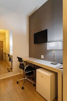 Minibar, cortinas blackout, wifi gratis y ropa de cama