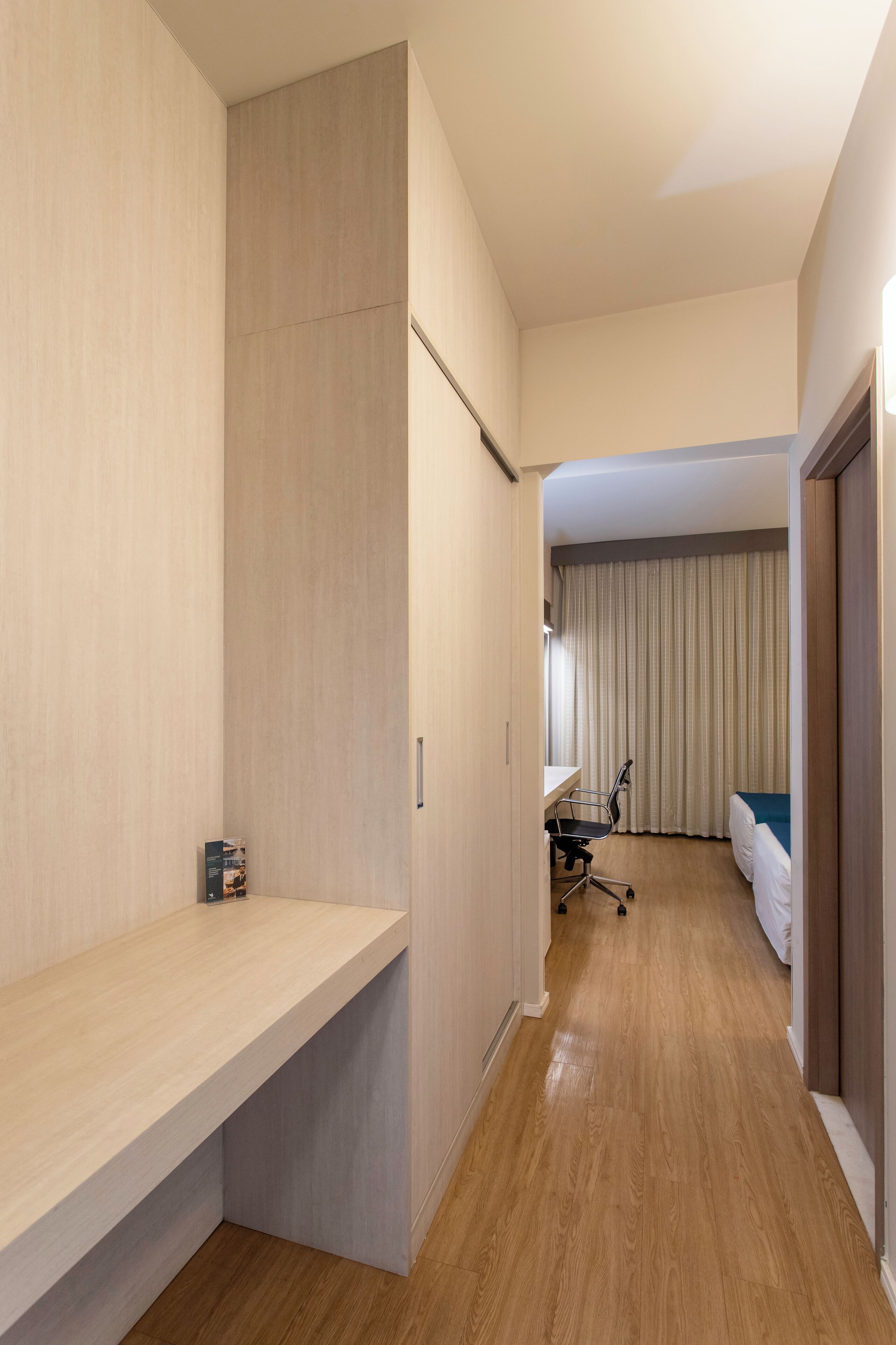 deluxe twin room | minibar, blackout curtains, free wifi, bed sheets