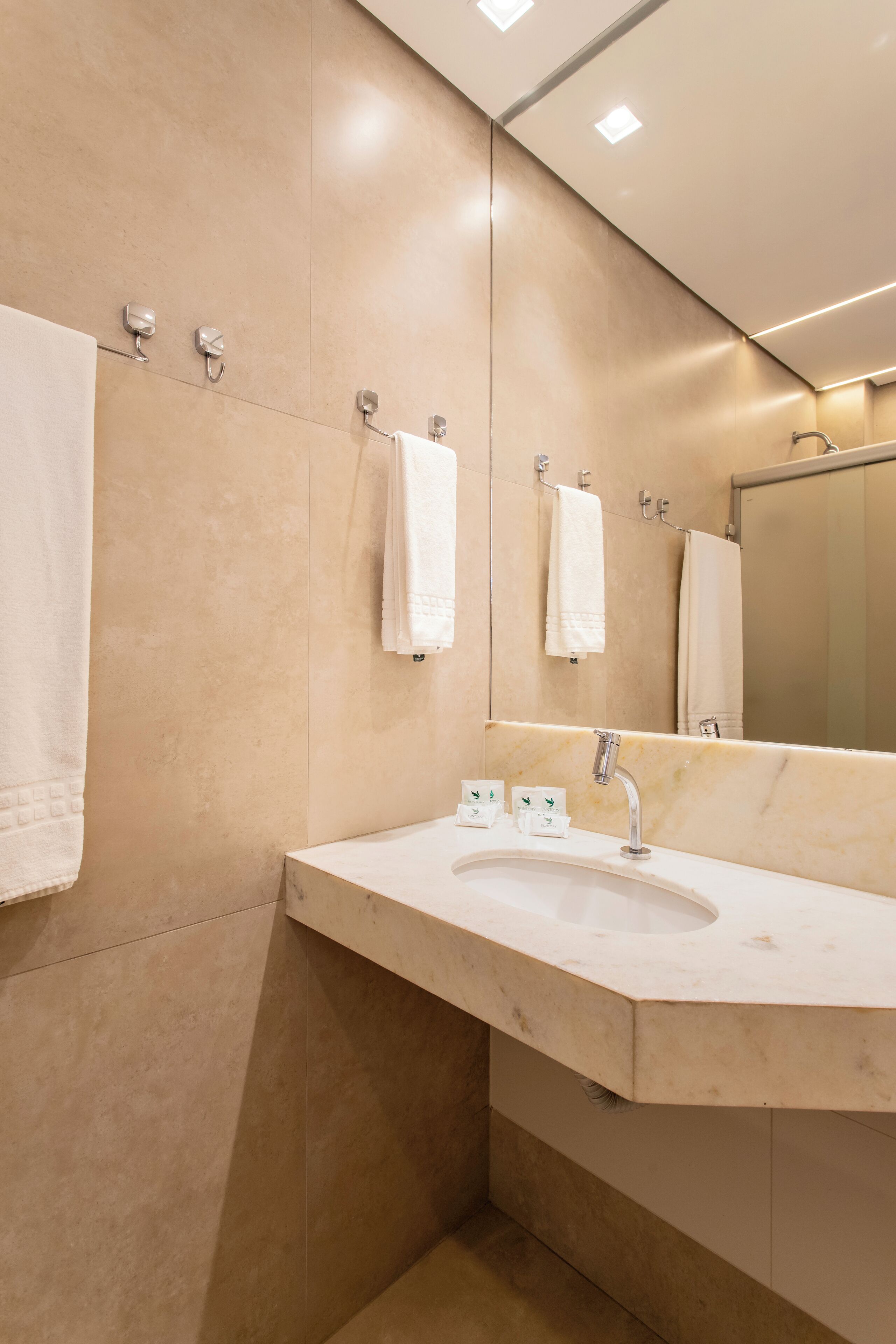 shower, free toiletries, bidet, towels