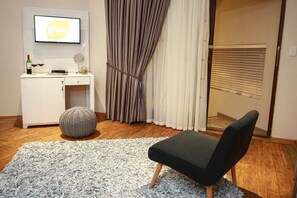 Premium bedding, down comforters, pillowtop beds, minibar - Woodlands Guest House Hazyview (Mbombela)