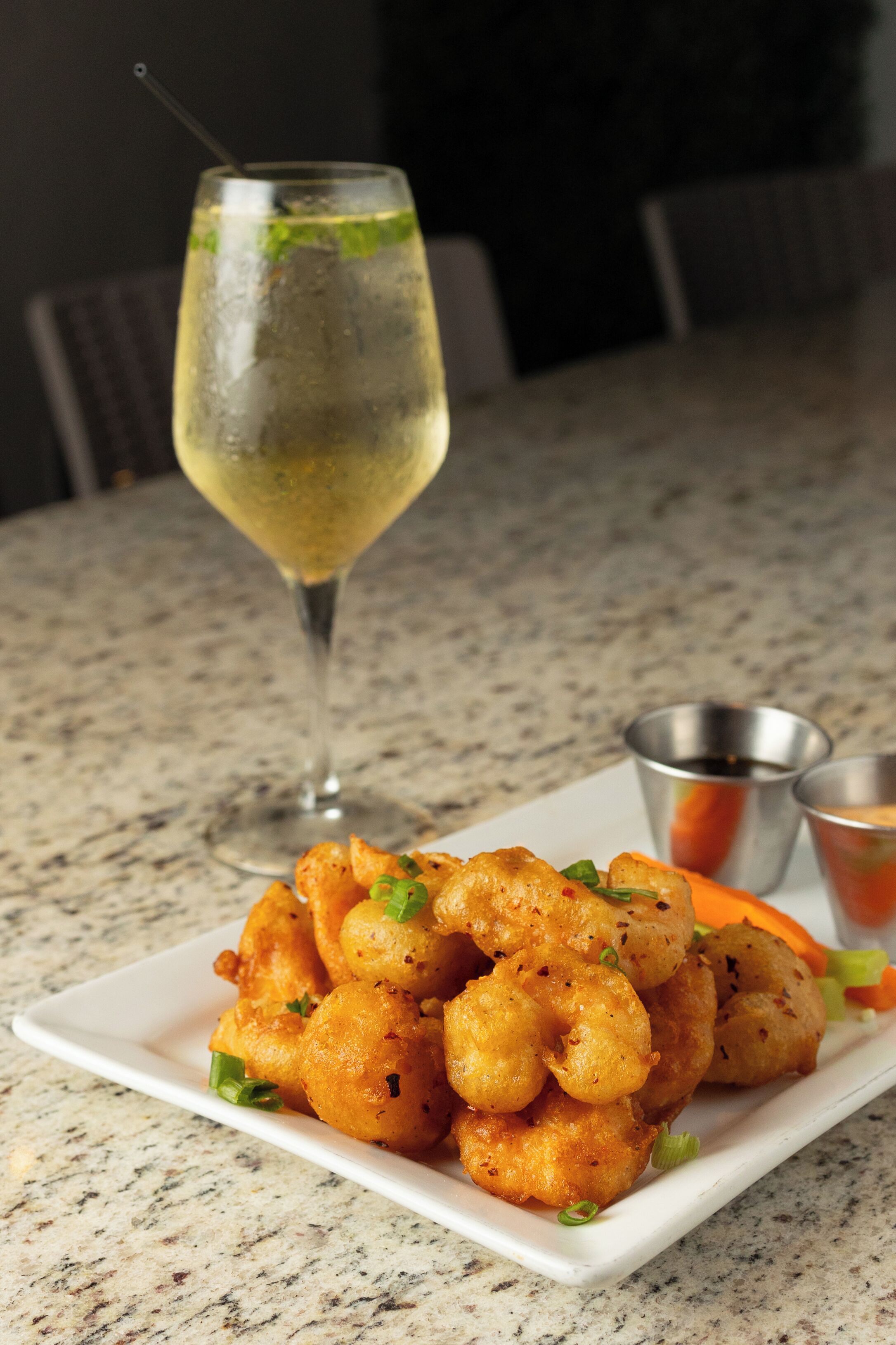 lunch and dinner served, international cuisine