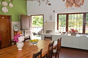 Daily full breakfast (ZAR 100.00 per person)