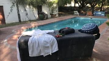 Hotstone-massages, diepe bindweefselmassages, Zweedse massages