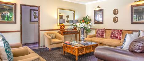 Coin salon dans le hall