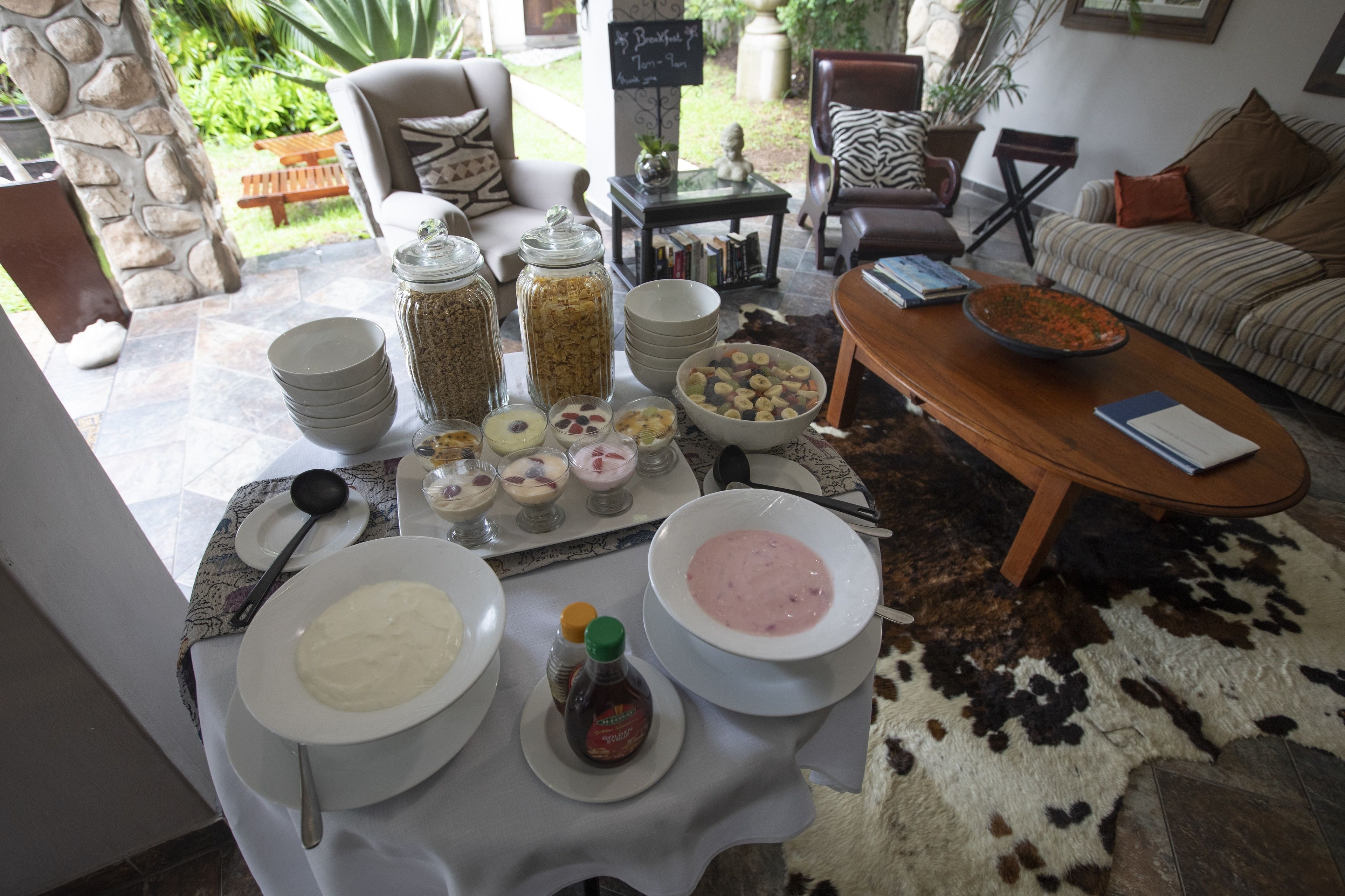 Daily cooked-to-order breakfast (ZAR 150 per person)