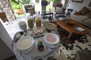 Desayuno a la carta diario (ZAR 150 por persona)