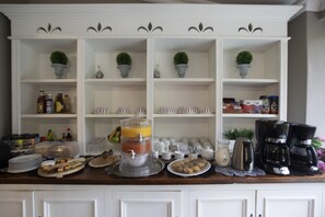 Daily cooked-to-order breakfast for a fee - At Heritage House (St. Lucia)