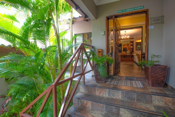 Pintu masuk properti