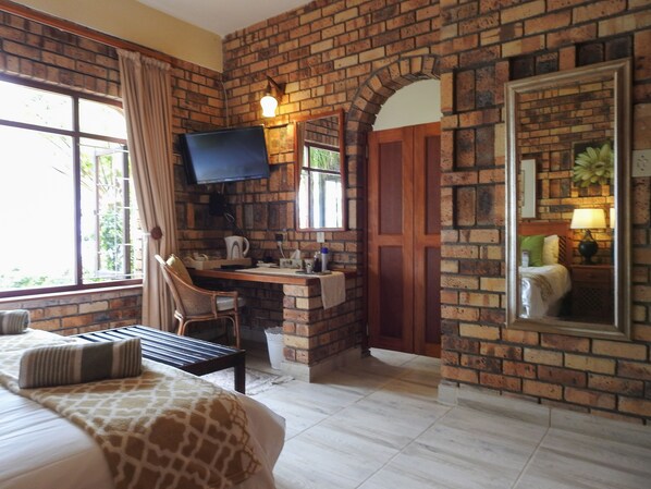 Standard Room (Twin Beds) | Peti besi dalam bilik, katil bayi/kot (percuma), Wi-fi percuma