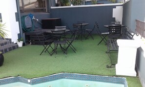 Outdoor dining - Leeuwenzee Guest House (Cape Town)
