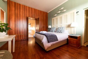 Standard Room | In-room safe, desk, laptop workspace, soundproofing - Leeuwenzee Guest House (Cape Town)