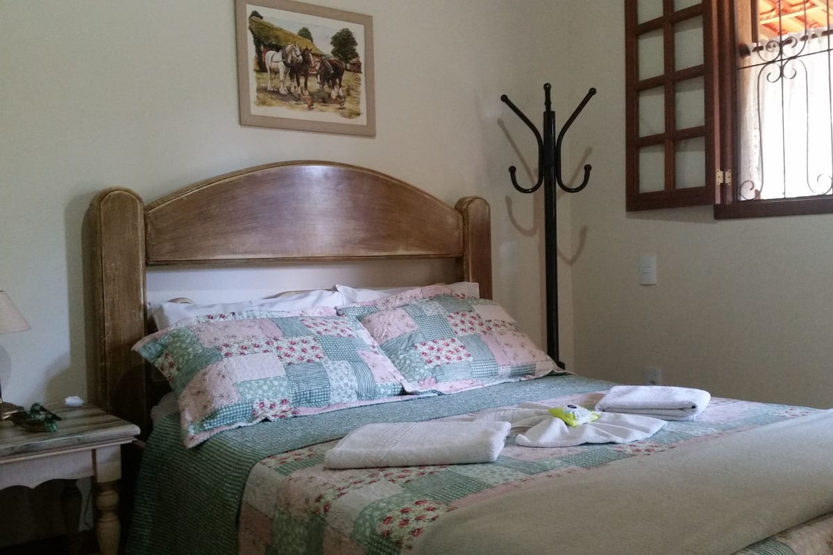Ropa de cama hipoalergénica, minibar y decoración personalizada