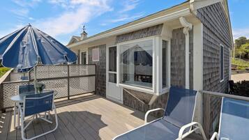 Oceanfront Efficiency, 1 King Bed | 1 bedroom, premium bedding, down comforters, iron/ironing board