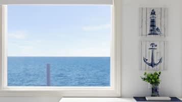 Oceanfront Efficiency, 1 King Bed