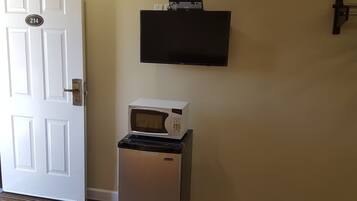 Una scrivania, ferro/asse da stiro, letti aggiuntivi (a pagamento)