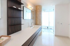 Condo, 1 Bedroom | Bathroom