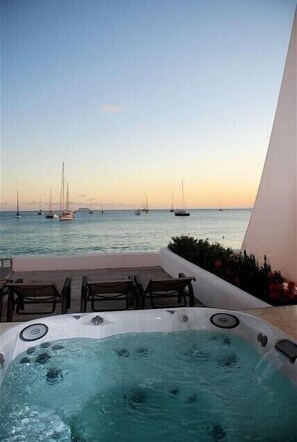 Outdoor spa tub - Aqualina Beach Club Unit 102 by RedAwning (Simpson Bay)