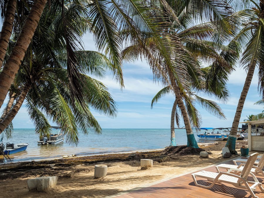 Ubicación cercana a la playa y toallas de playa