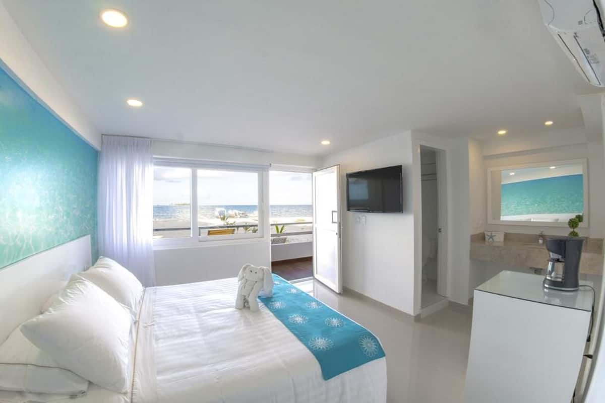 Frigobar, cofres nos quartos, roupa de cama