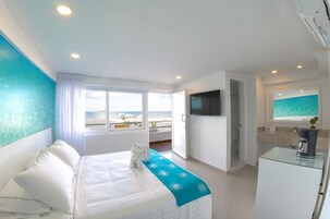 Minibar, in-room safe, bed sheets