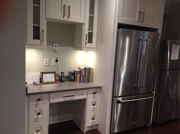 Check-in/check-out kiosk - Vancouver Austin Guesthouse (Coquitlam)