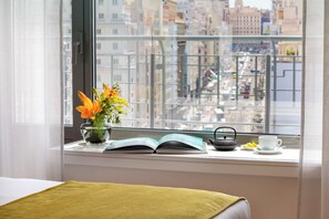 Premium bedding, Select Comfort beds, minibar, in-room safe - Barceló Torre de Madrid (Madrid)