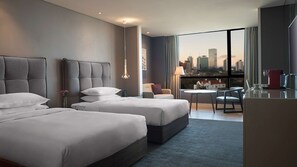 迷你吧、房內夾萬、書桌、遮光窗簾/窗簾