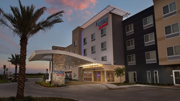 A Fairfield Inn & Suites by Marriott hotel with a modern design, featuring a prominent entrance and a parking area. - Fairfield Inn & Suites by Marriott Panama City Beach (Panama City Beach)