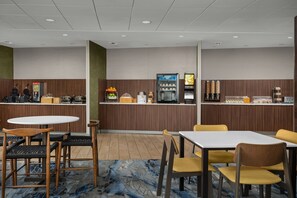 Free daily buffet breakfast  - Fairfield Inn & Suites by Marriott Panama City Beach (Panama City Beach)