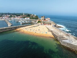 Una playa cerca