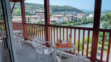 2 Bedroom Apartment 4 people 2 infants, with 2 bathrooms | Balcony