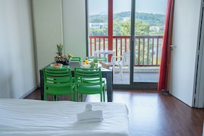 2 Bedroom Apartment 4 people 2 infants, with 2 bathrooms | Living area | TV - VVF Urrugne Saint-Jean-de-Luz Côte Basque (Urrugne)