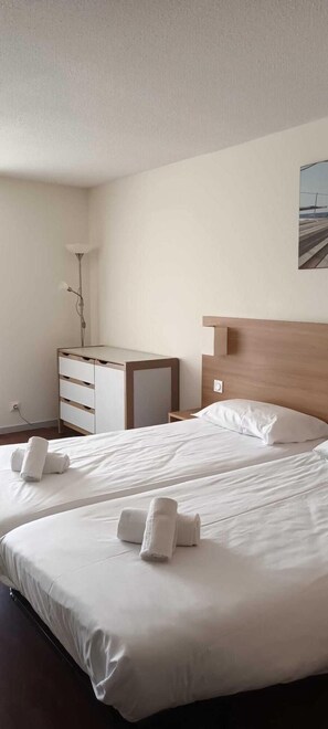 2 Bedroom Apartment 4 people 2 infants, with 2 bathrooms | ห้องพักตกแต่งอย่างมีเอกลักษณ์, ตกแต่งพิเศษโดยเฉพาะ, ผ้าปูที่นอน