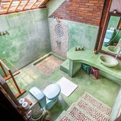 Traditional Room (NO AC) | Bathroom | Shower, free toiletries, towels