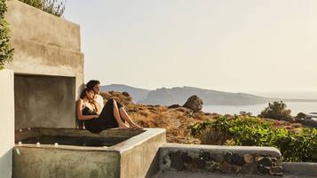 Villa, 4 Bedrooms, Private Pool and Outdoor Hot Tub | Private spa tub