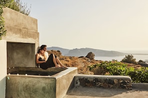 Villa, 4 Bedrooms, Private Pool and Outdoor Hot Tub | Private spa tub