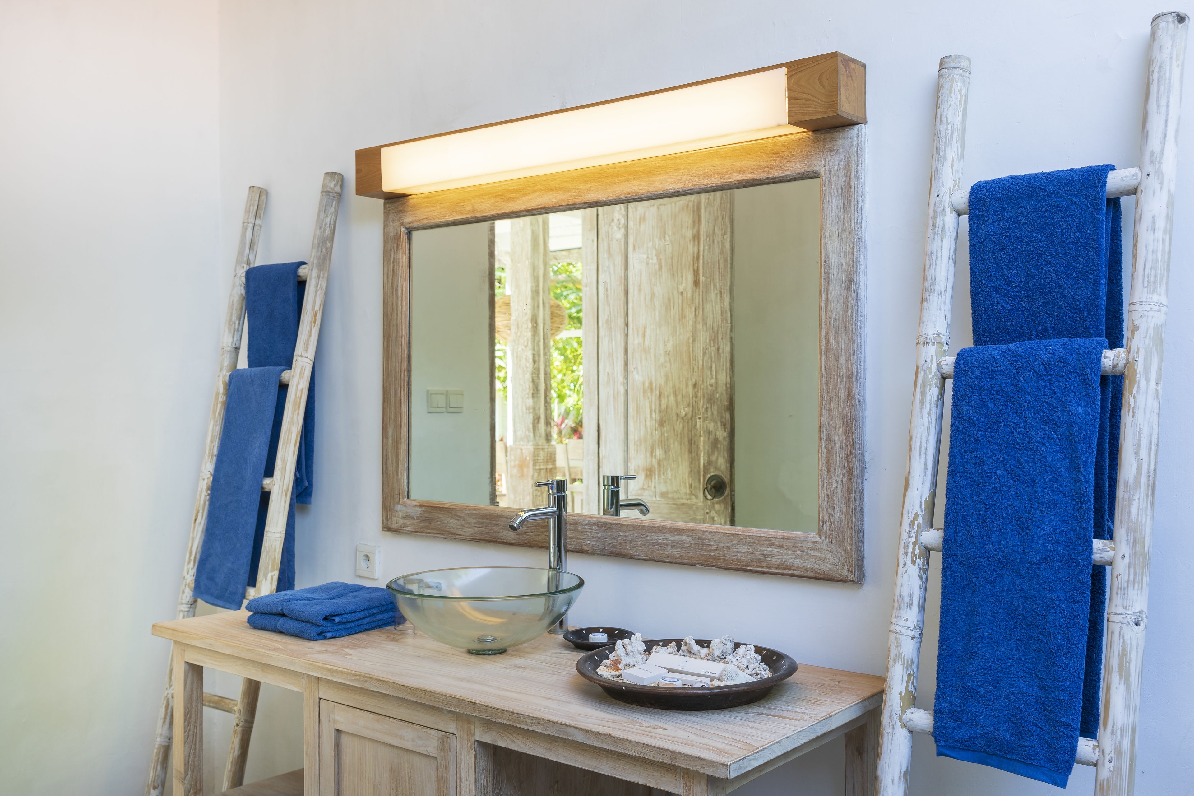 shower, free toiletries, towels