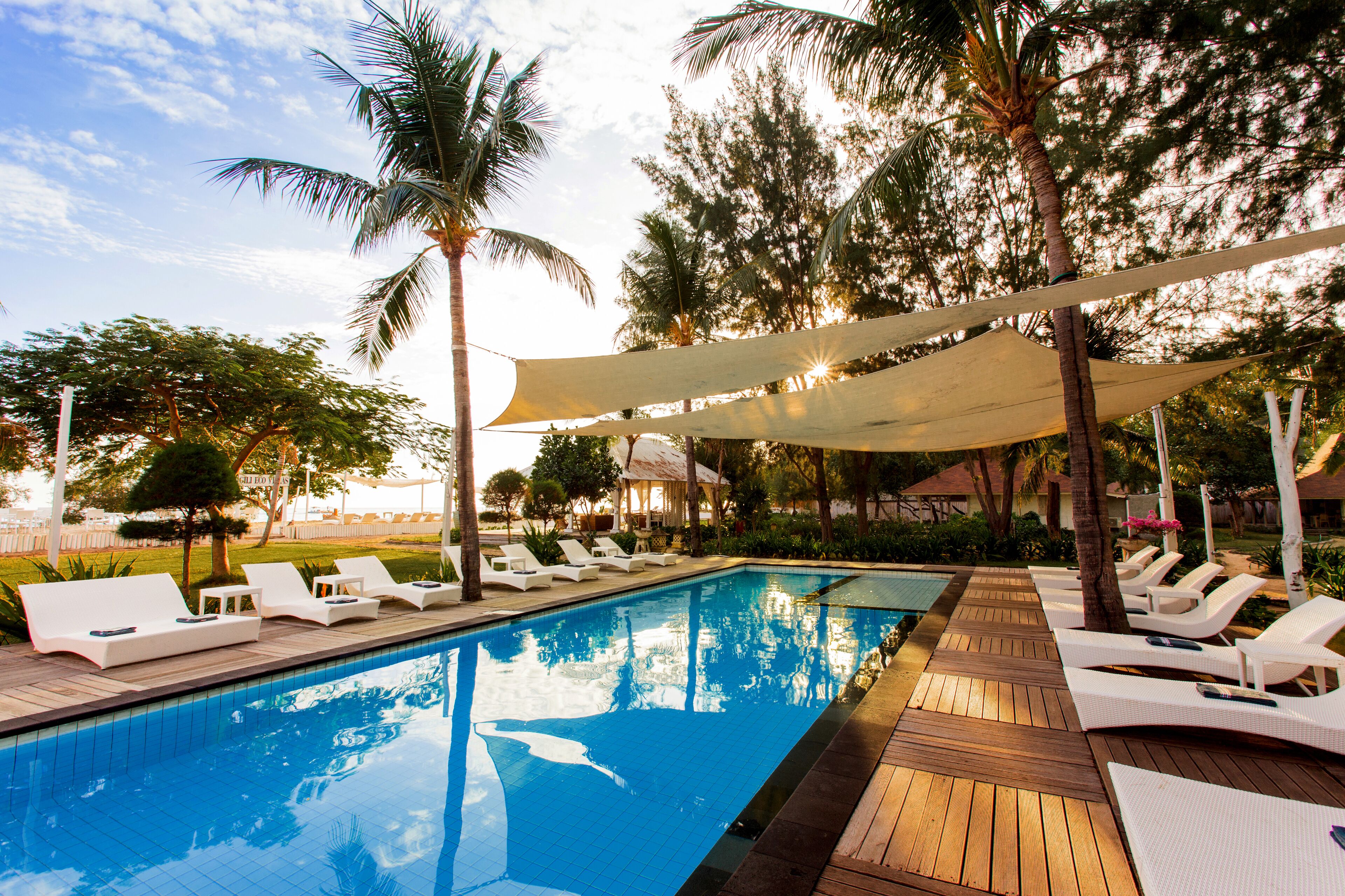 2 つの屋外プール