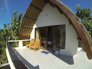 Quarto superior, 1 cama de casal, vista para a piscina | Sacada