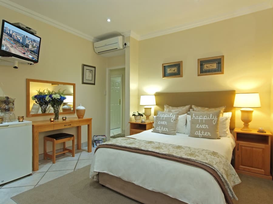 Dusj, regndusjhode, toalettartikler (inkludert) og håndklær