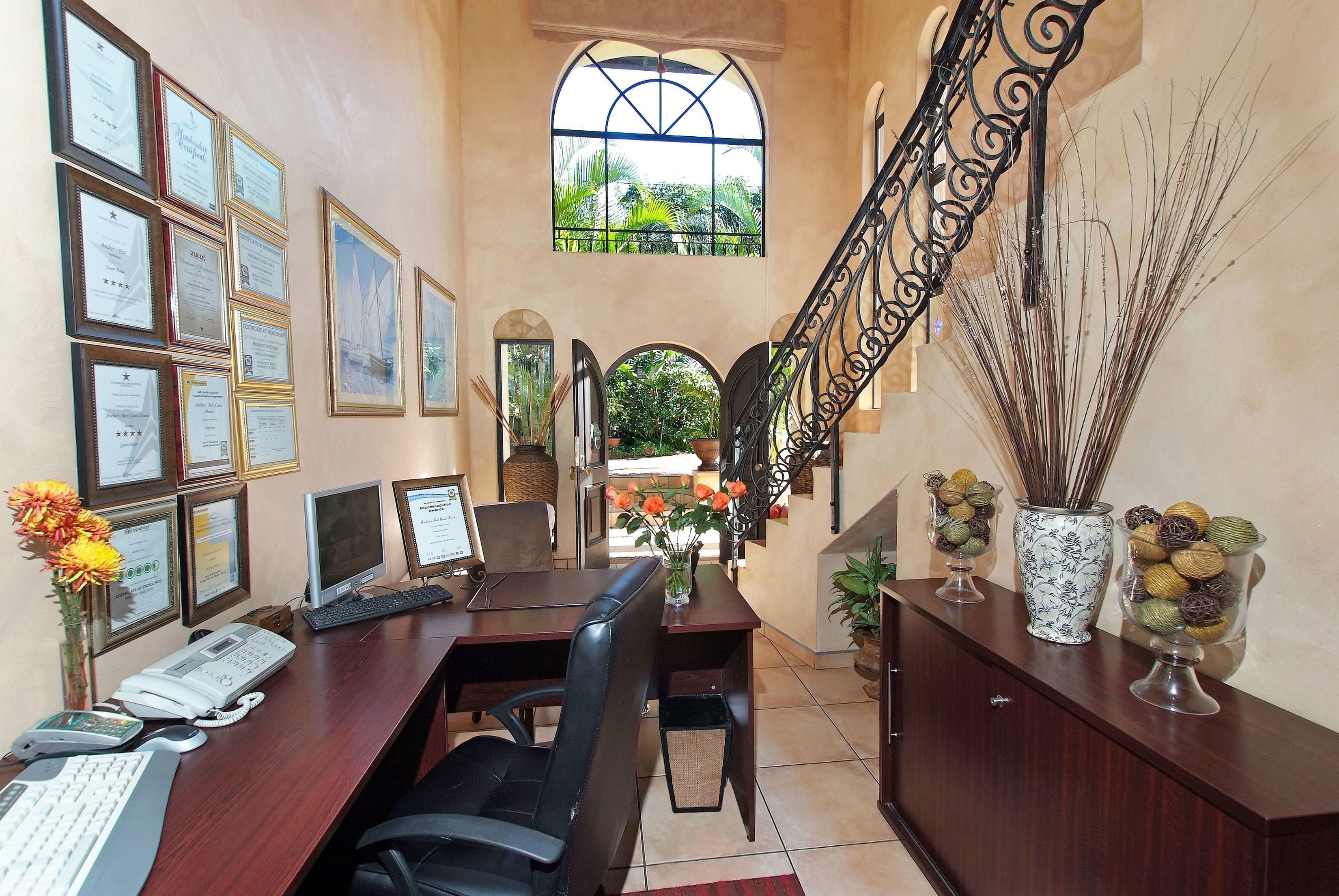 Check-in/check-out kiosk