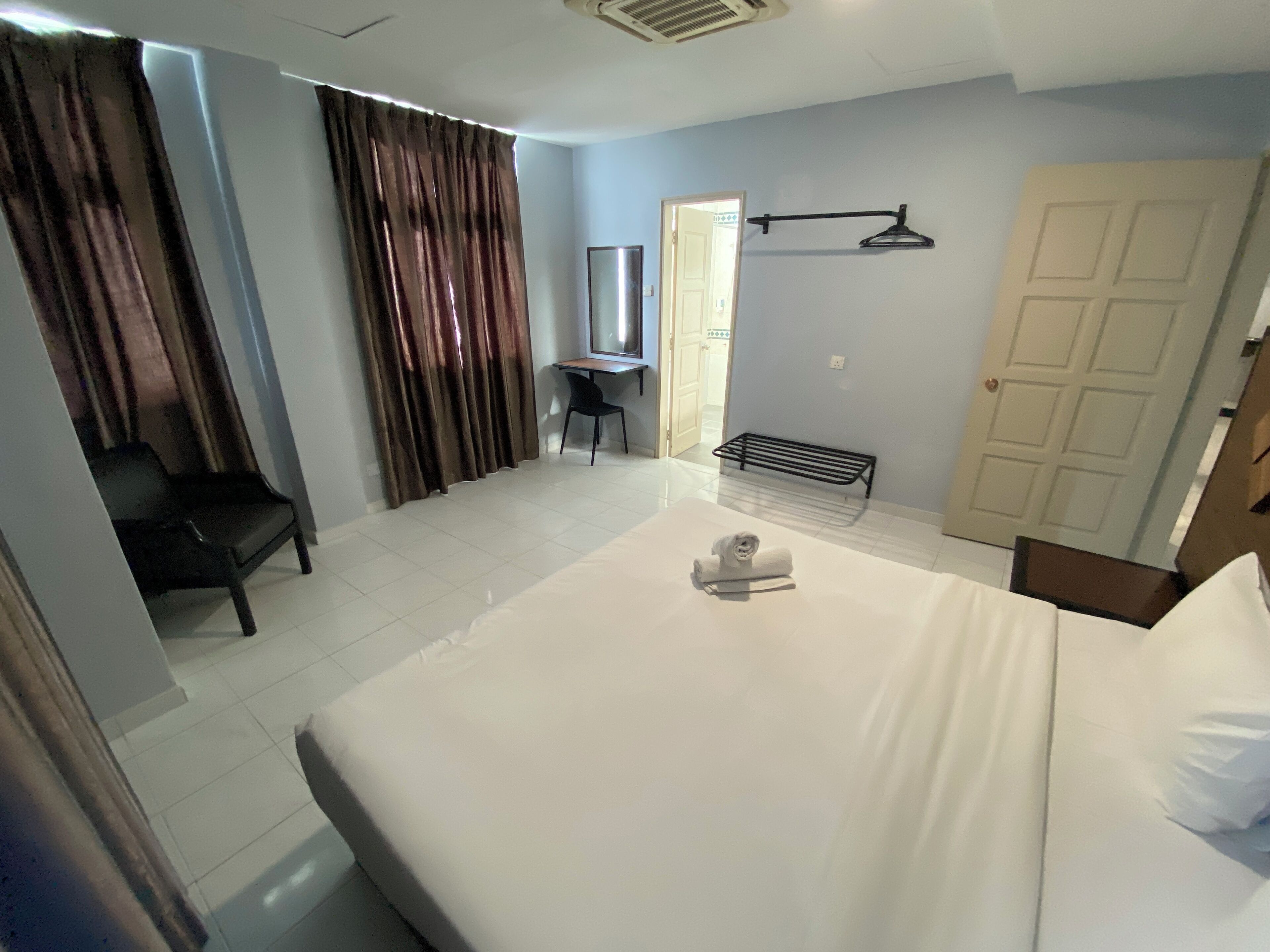 Escriptori i espai de treball apte per a portàtils 