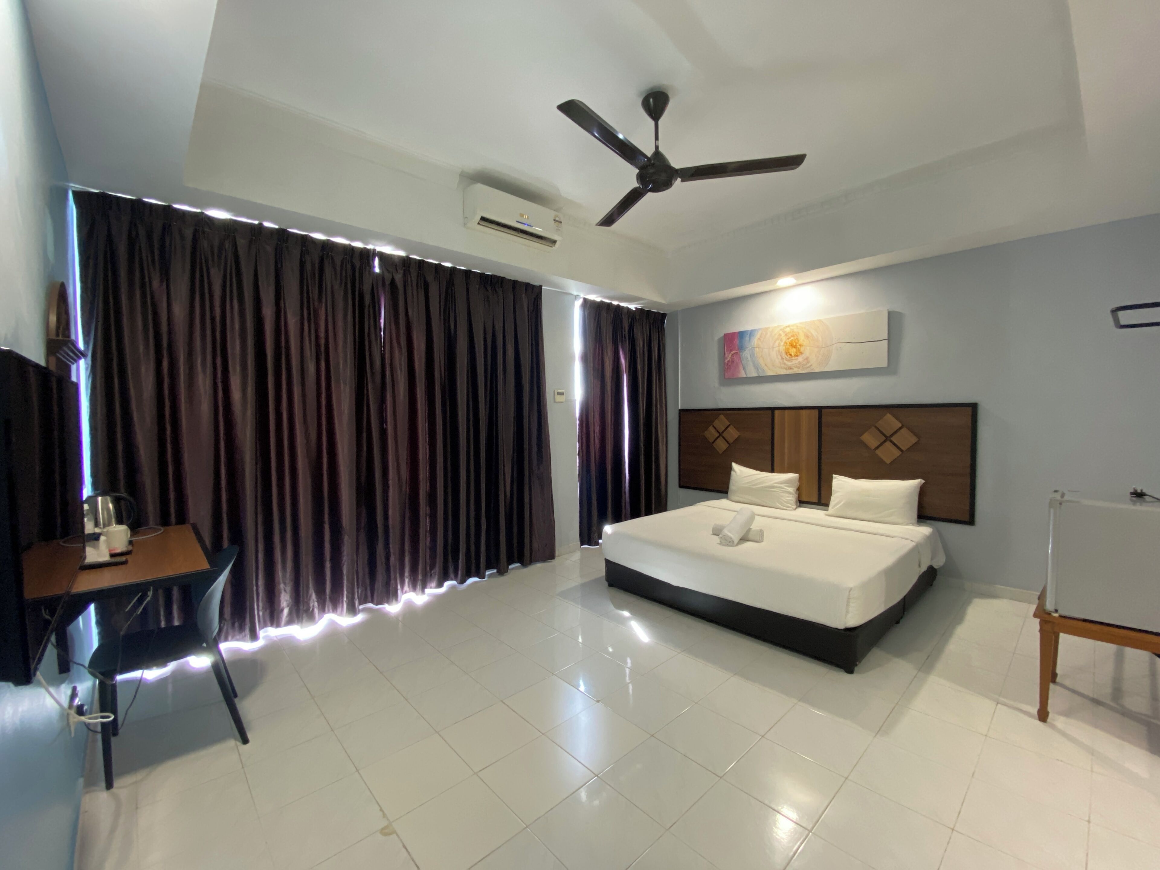 Habitació doble Deluxe, 1 llit de matrimoni gran, vistes al mar | Escriptori i espai de treball apte per a portàtils 