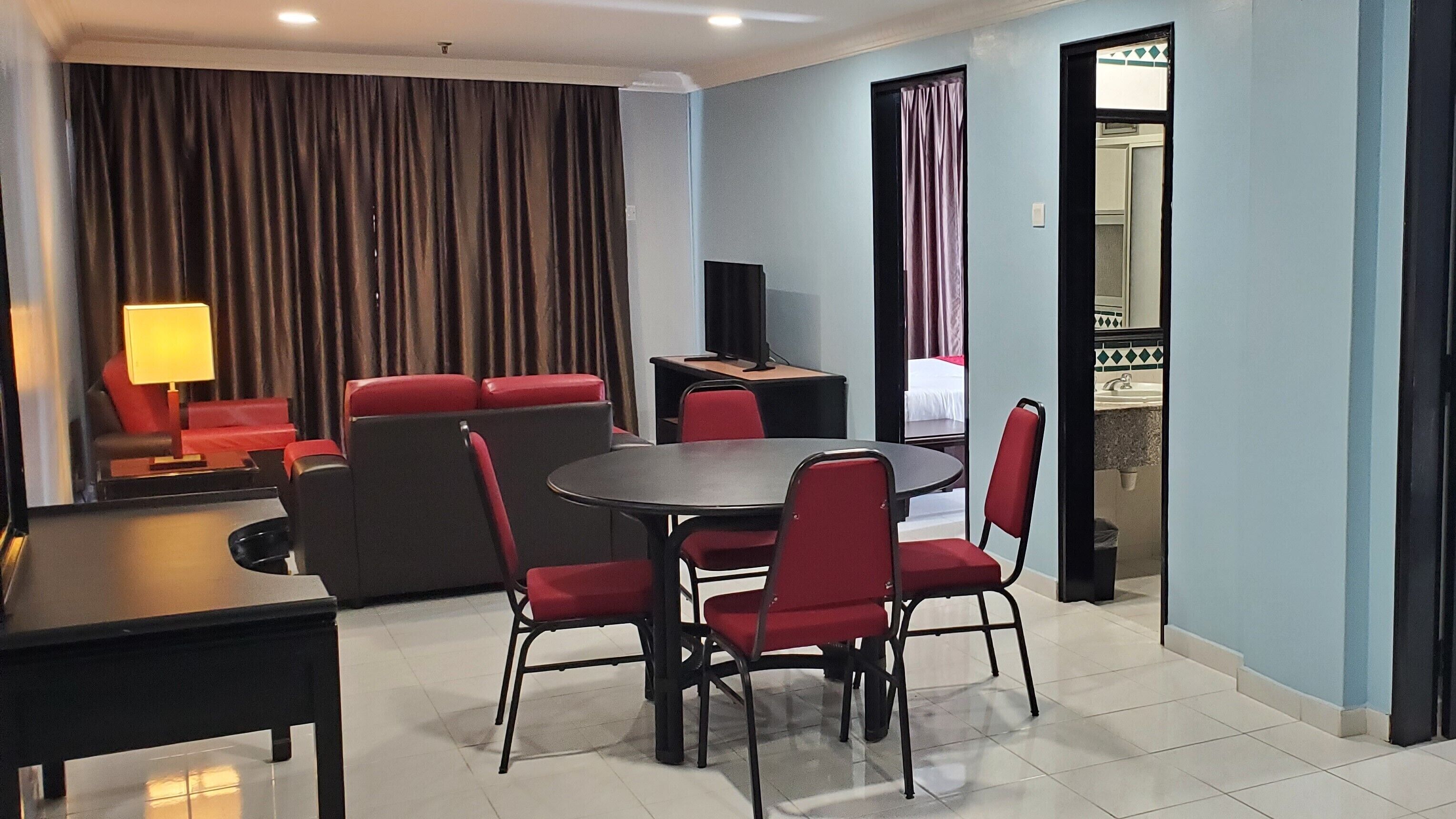 Photo - Leisure Cove Hotel and Apartments