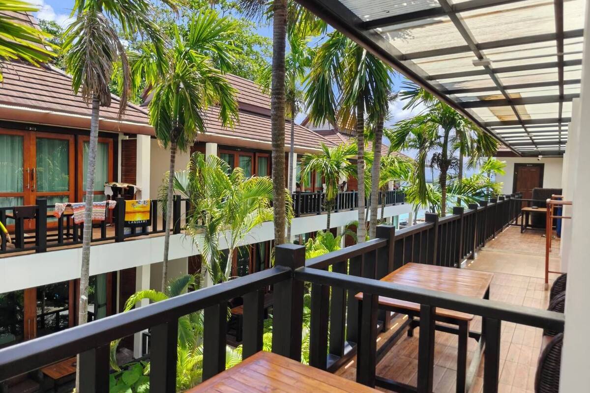 deluxe room | terrace/patio