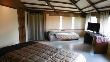 Family Room Garden View (FX)